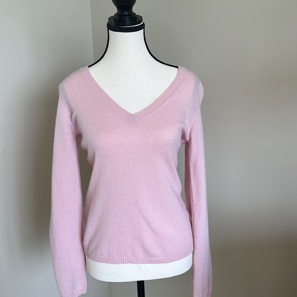 Caslon Sweaters - Cashmere V-neck sweater